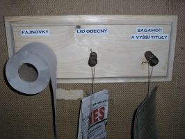 Před WC…
